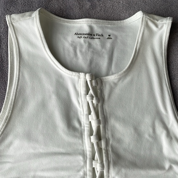 Abercrombie Women’s White Tie Up Crop Tank - Picture 2 of 5